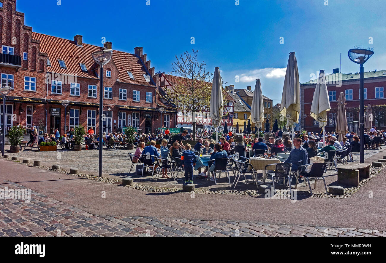Outside cafe Kultur auf C W Obels Plads im Stadtzentrum von Aalborg Jütland Dänemark Europa Stockfoto
