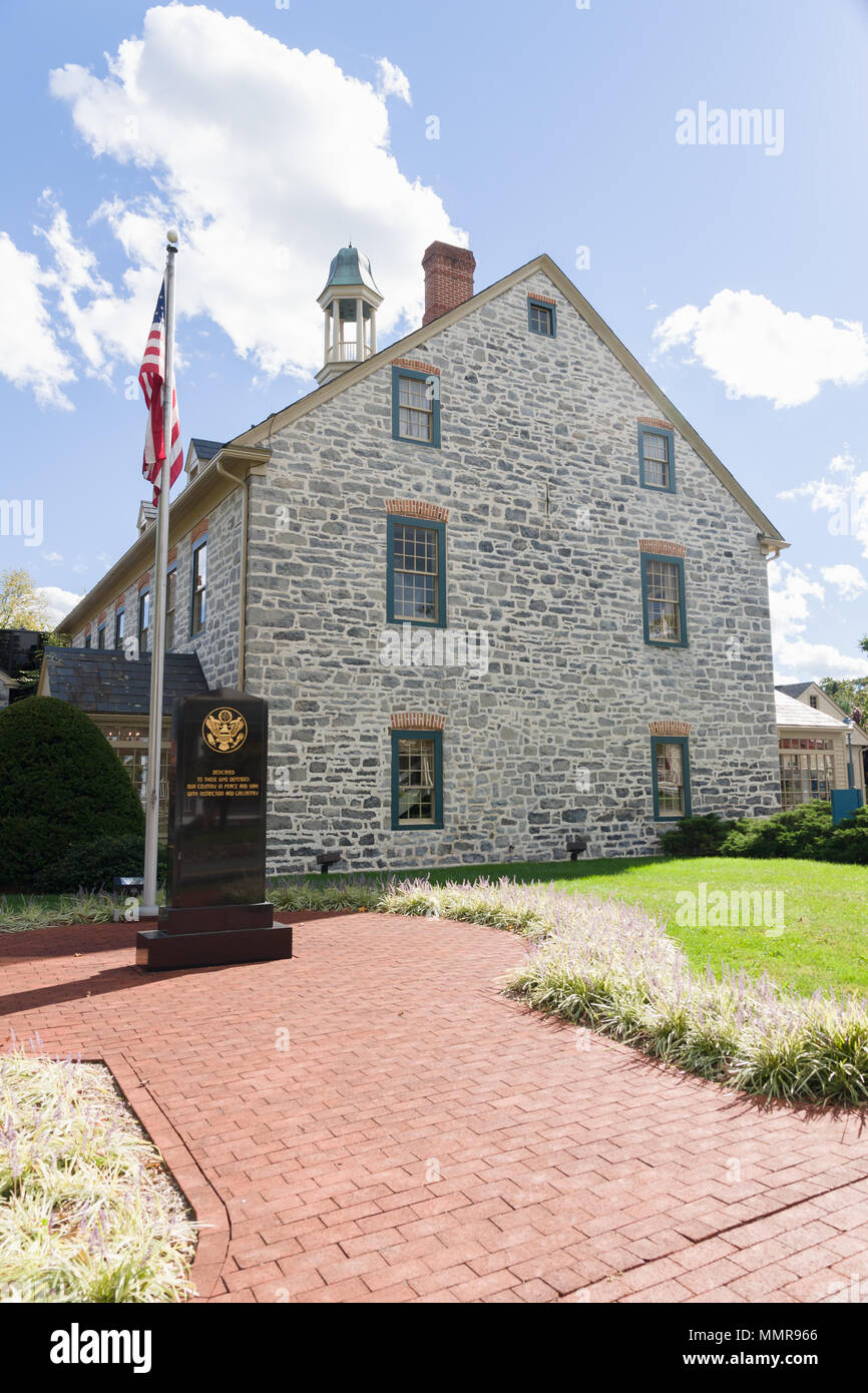 Die alte mährische Kirche in der Hoffnung, NJ eine Gemeinschaft im Jahr 1769 das Gebäude ist jetzt die erste Hoffnung Bank in der Gemeinde hoffen, Warren County NJ Stockfoto