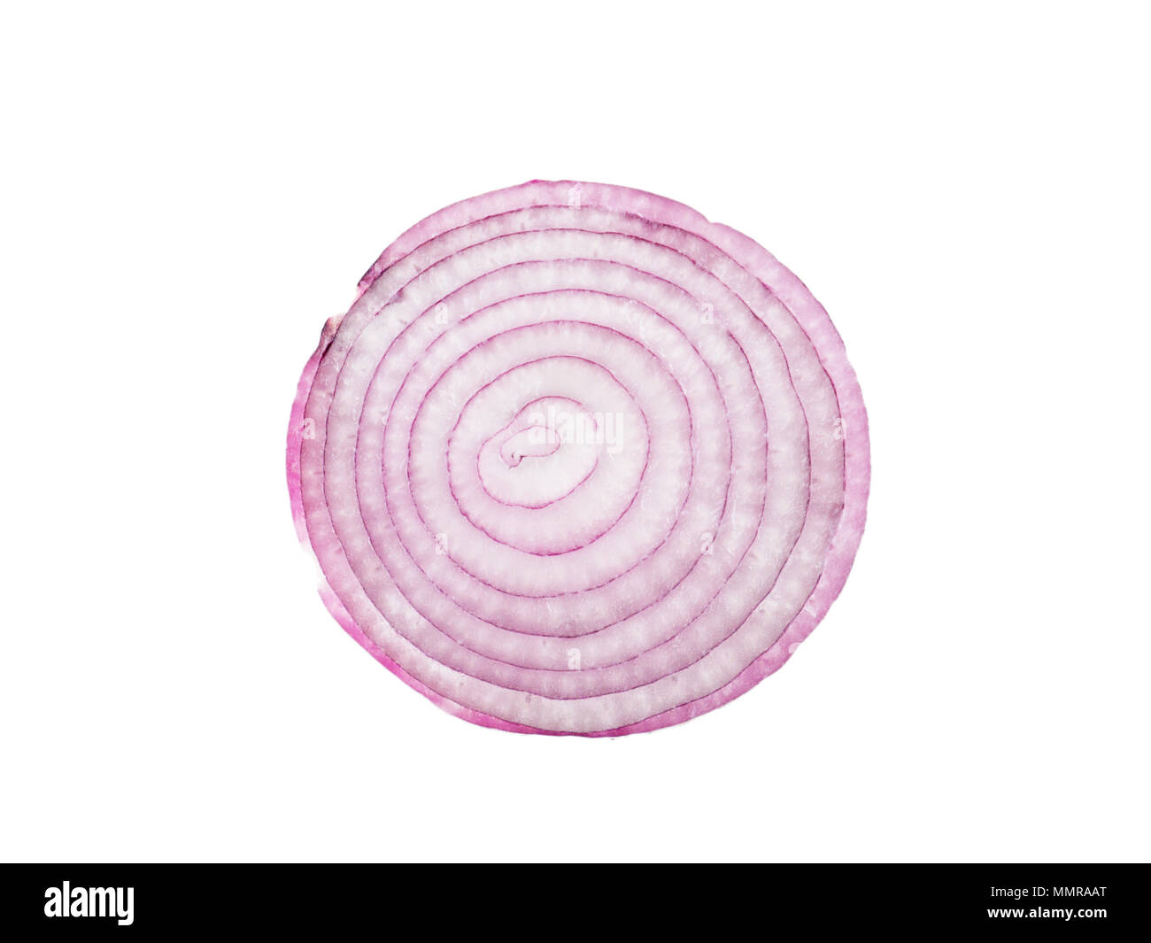 Süße rote Zwiebel Querschnitt flatlay Draufsicht isoliert auf weißem Stockfoto
