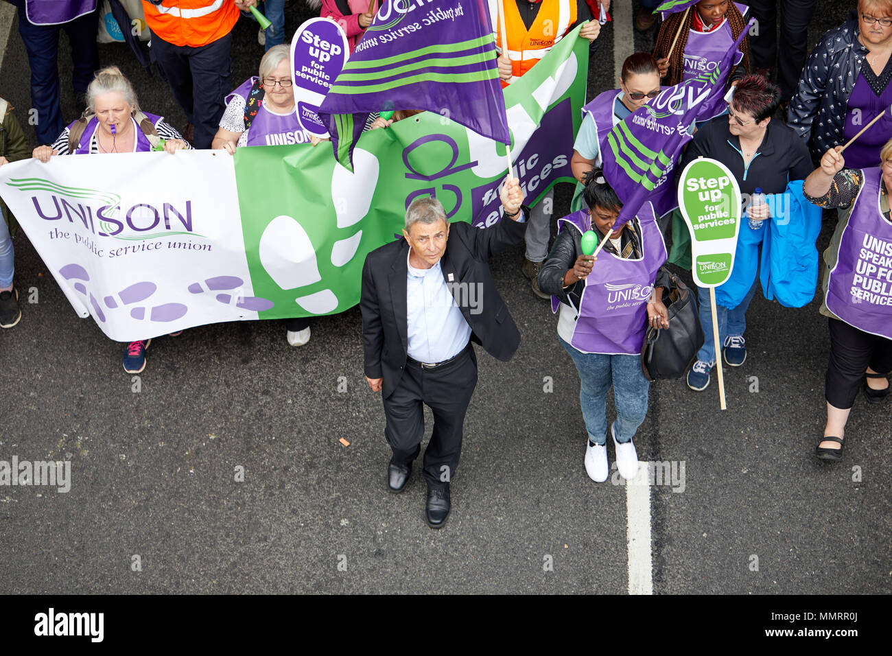 Dave Prentis führt UNISON Marchers an der TUC März und Kundgebung in London, 12. Mai 2018. Stockfoto