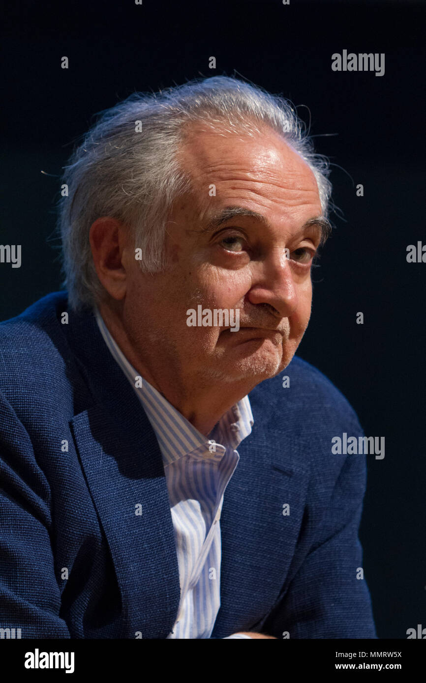 Torino, Italien. 12. Mai 2018. Der französische Schriftsteller und politischer Berater Jacques Attali ist Gast von Torino 2018 Buchmesse. Stockfoto