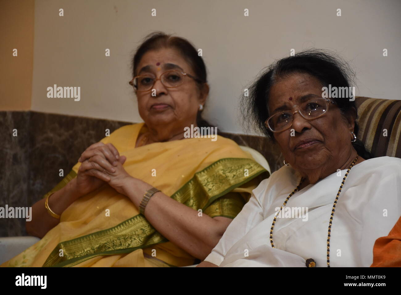 Mumbai, Indien, 12. Mai 2018: Padma Vibhushan Lata Mangeshkar erhielt den Swara Mauli Titel auf Ihrer bu Jagatguru shankaracharya der Kolhapur Karvir Mathematik verliehen an Ihrem ressident Prabhu Kunj, Pedder Straße. in Mumbai am 12. Mai 2018 Credit: prodip Guha/Alamy leben Nachrichten Stockfoto