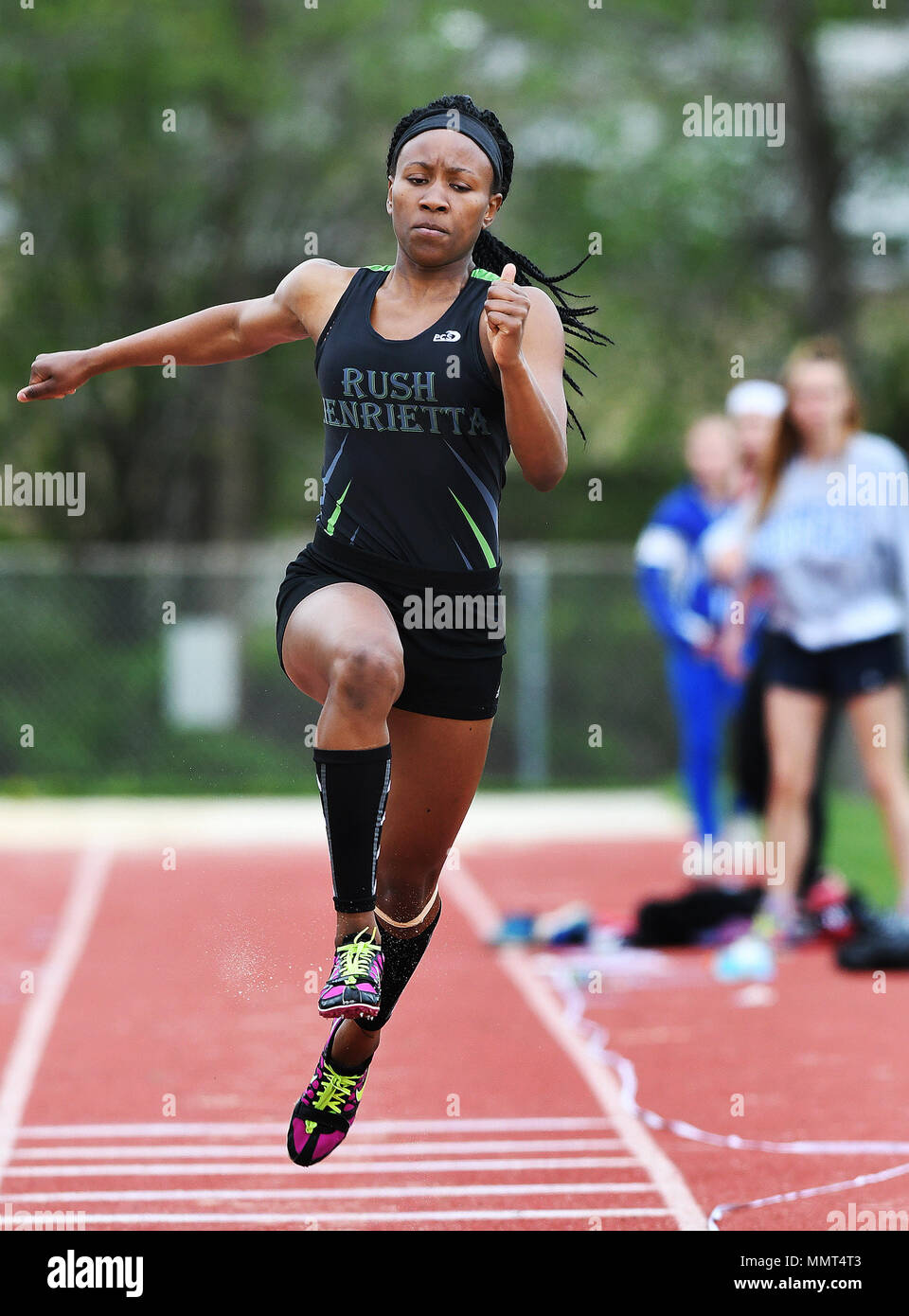 Henrietta, NY, USA. 12. Mai 2018. Der rush-henrietta Lanae-Tava Thomas während der langen Sprung an der Königlichen Comet Einladungs an Rush Henrietta High School in Henrietta, NY. Foto von Alan Schwartz/Cal Sport Media/Alamy leben Nachrichten Stockfoto