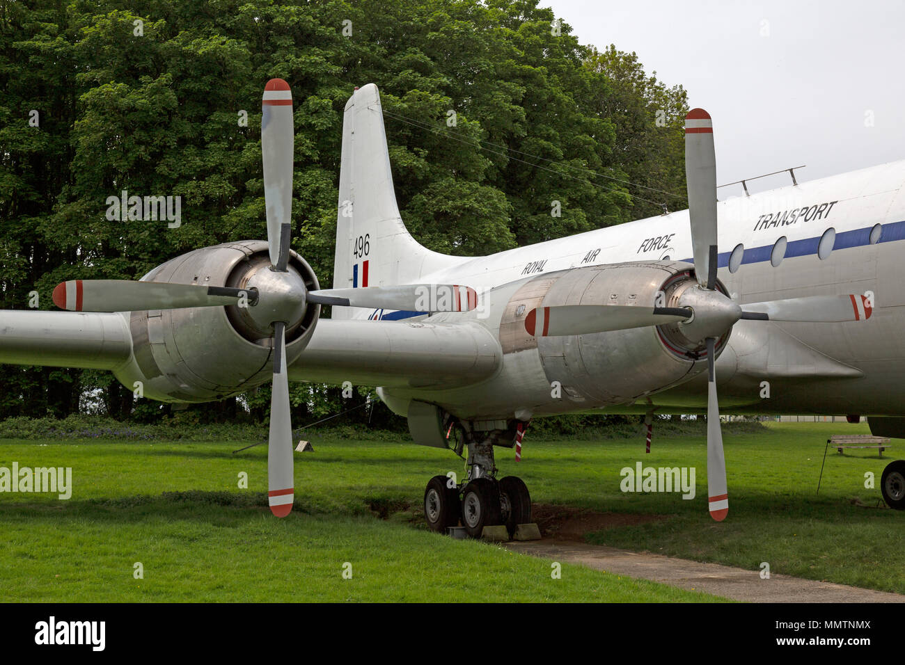 Zwei Bristol Proteus Motoren auf einer Bristol Britannia Flugzeuge, XM 496, die im Cotswold Kemble Flughafen in Gloucestershire, England erhalten bleibt. Stockfoto