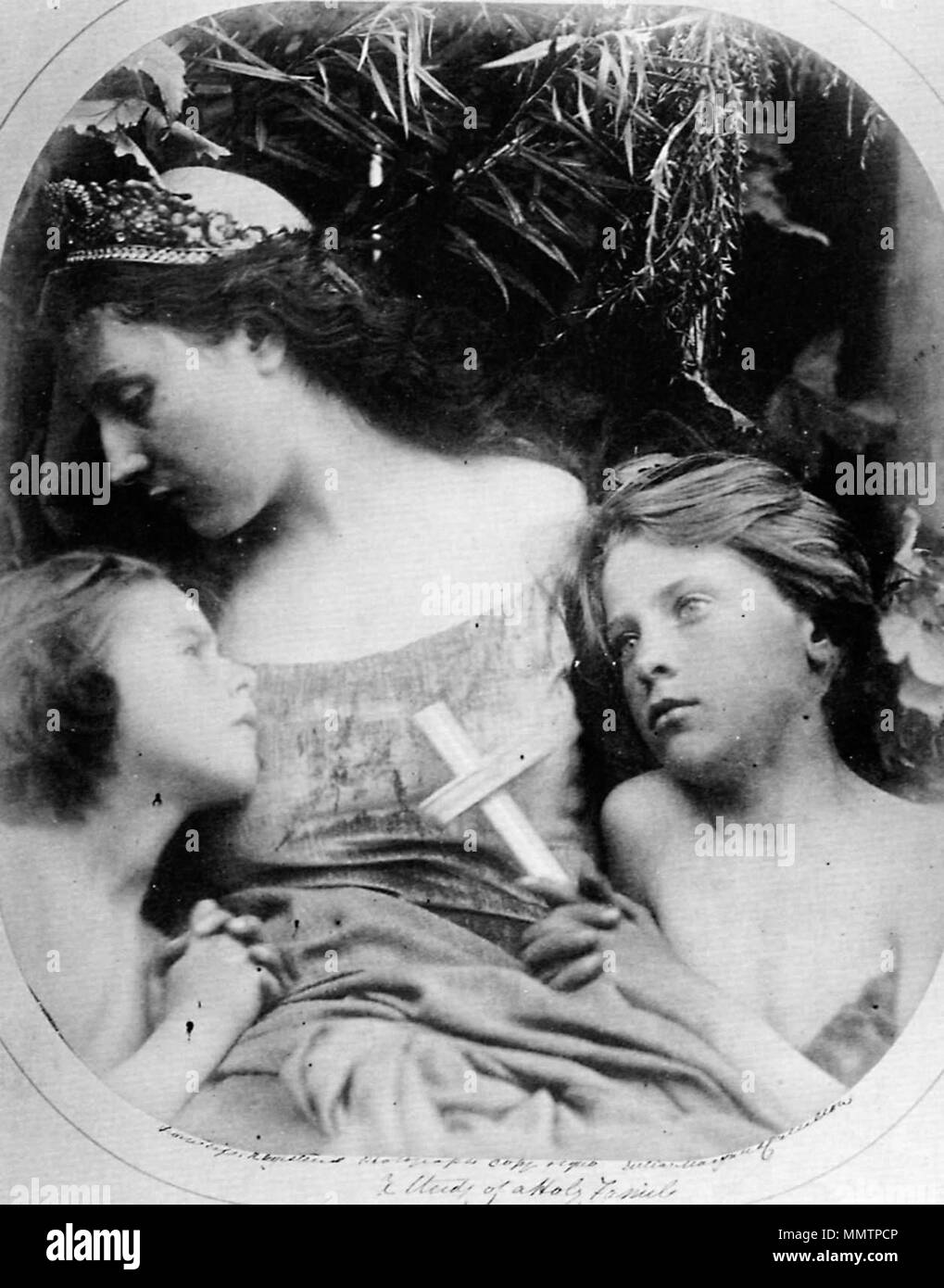 . Julia Margaret Cameron (1815 - 1879) Alternative Namen Julia Margaret Pattle Pattle; Julia Margaret Cameron, Julia M.; Julia Margaret Cameron geb.; Julia Margaret Pattle nee Pattle Beschreibung britische Fotograf Geburtsdatum / Tod 11 Juni 1815 vom 26. Januar 1879 Ort der Geburt / Todes Kalkutta, Indien Kalutara, Ceylon Authority control: Q 230120 VIAF: 61616074 ISNI: 0000 0000 8140 6854 ULAN: 500118804 50031545 LCCN: n NLA: 35169417 WorldCat Fotografische Studie 'Heilige Familie'. . 1872. Julia Margaret Cameron (1815 - 1879) Alternative Namen Julia Margaret Pattle; Julia Ma Stockfoto