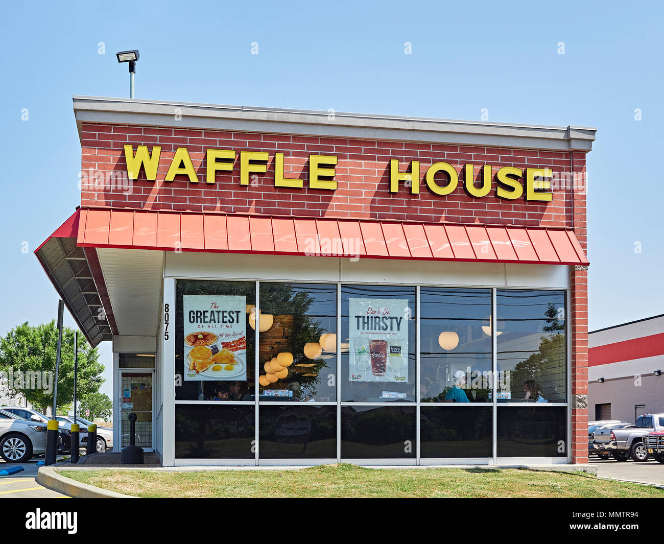 Waffle House Restaurant äußere vordere Eingang in Montgomery Alabama, USA. Stockfoto