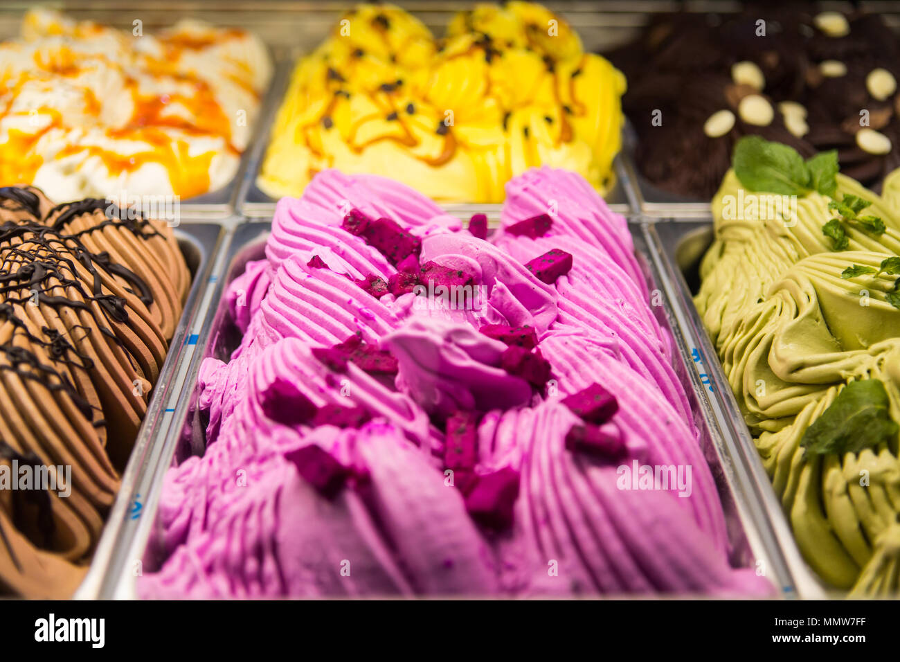 In der Nähe Bild von verschiedenen Gelato auf der Anzeige Stockfoto