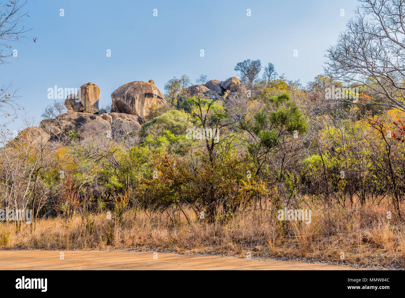 Balancing rocks im Matobo Nationalpark, Simbabwe, von Millionen von Jahren der Bewitterung gebildet. September 11, 2016. Stockfoto