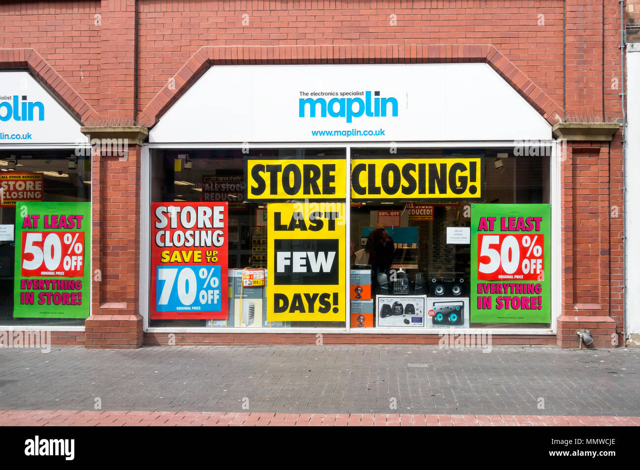 Maplin elektronischer Geräte Verkauf shop Front mit Schließung Verkauf Hinweise aufgrund der Unternehmen in die Administration Mai 2018 gehen Stockfoto