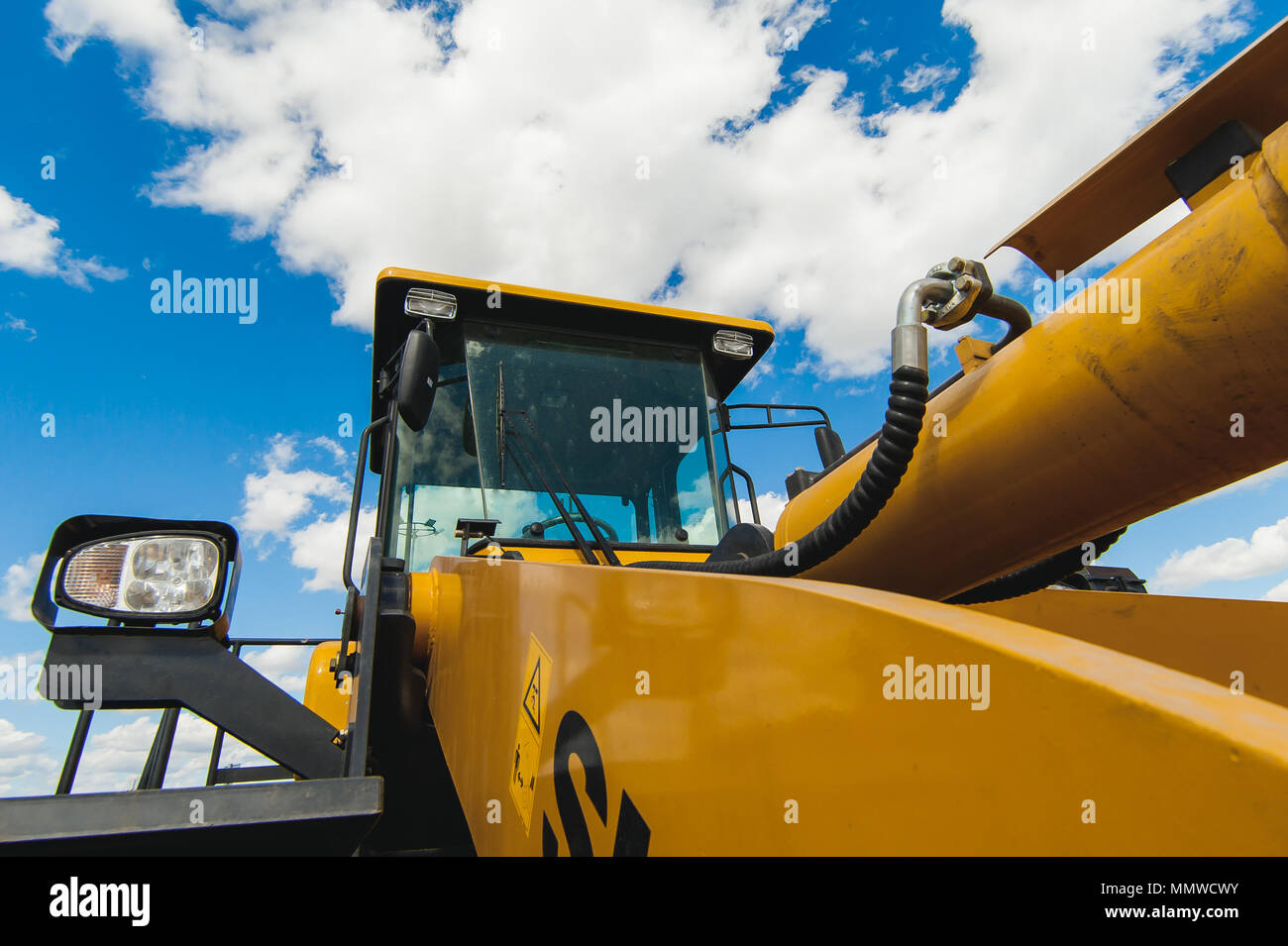 Bagger Maschine. Seitenansicht des Frontladers Hoe. Industrielle Fahrzeug. Schwere Geräte Maschine. Pneumatische Truck. Baumaschinen auf einer Bac Stockfoto