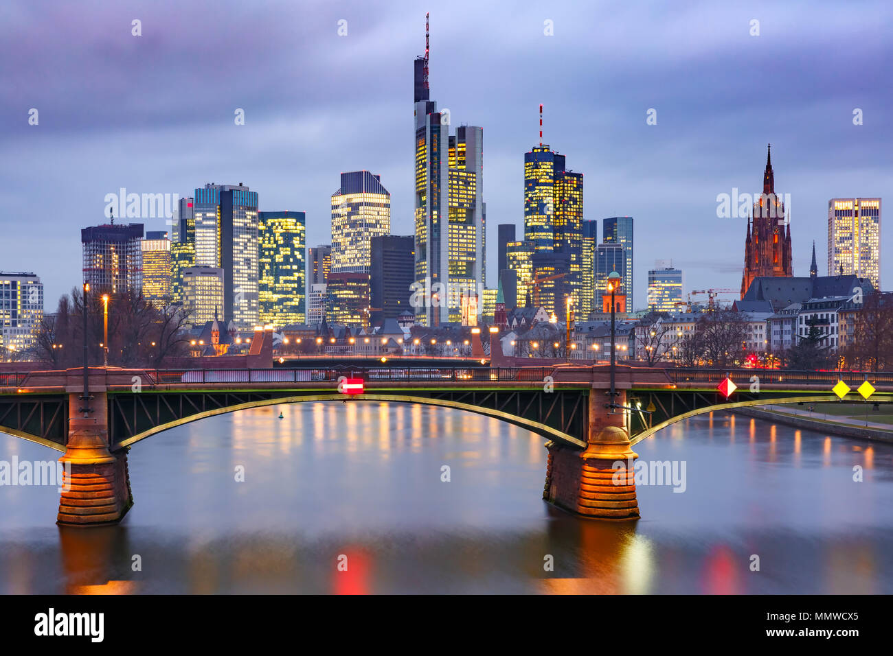Nacht Frankfurt Am Main, Deutschland Stockfoto