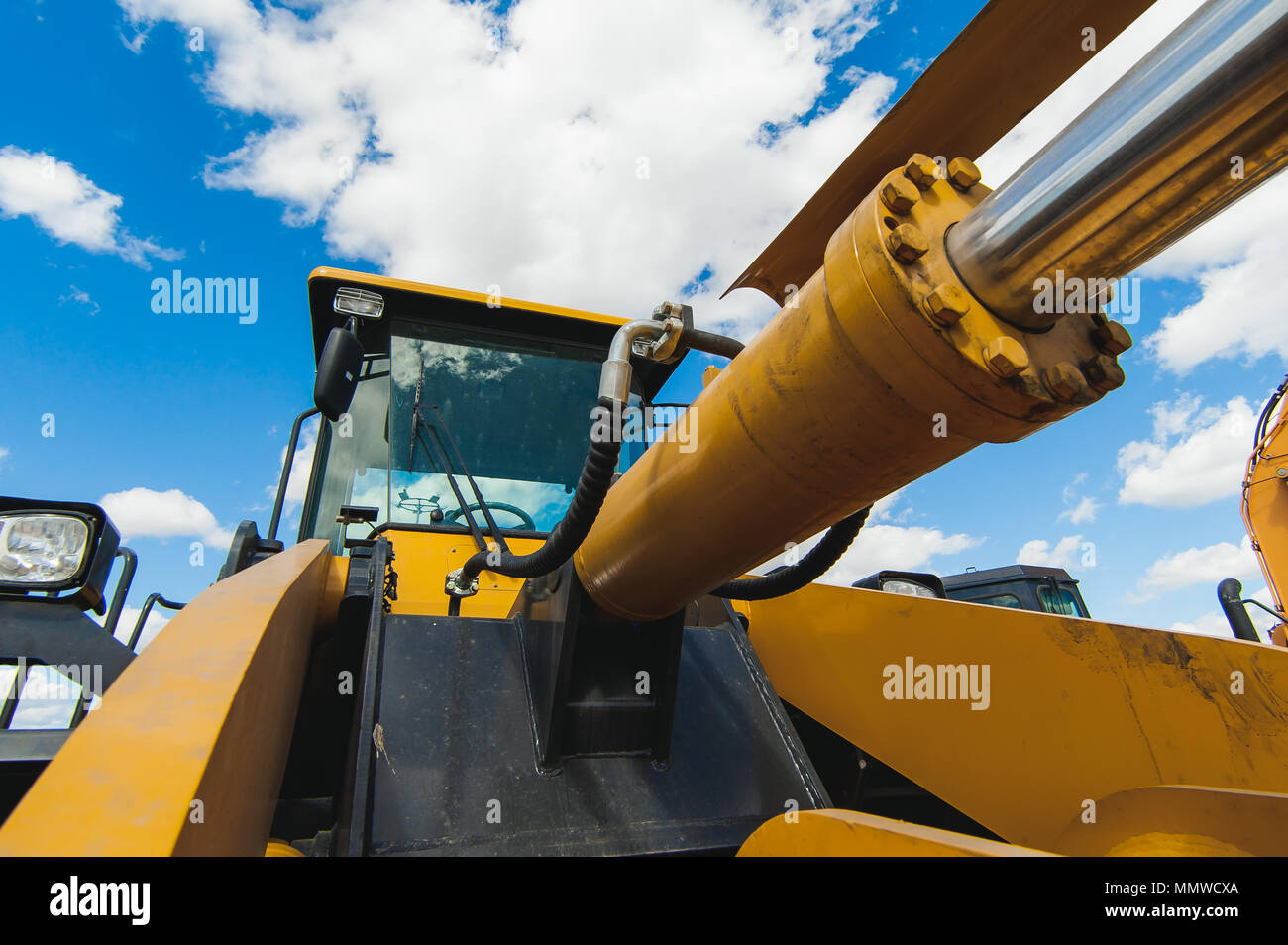 Bagger Maschine. Seitenansicht des Frontladers Hoe. Industrielle Fahrzeug. Schwere Geräte Maschine. Pneumatische Truck. Baumaschinen auf einer Bac Stockfoto