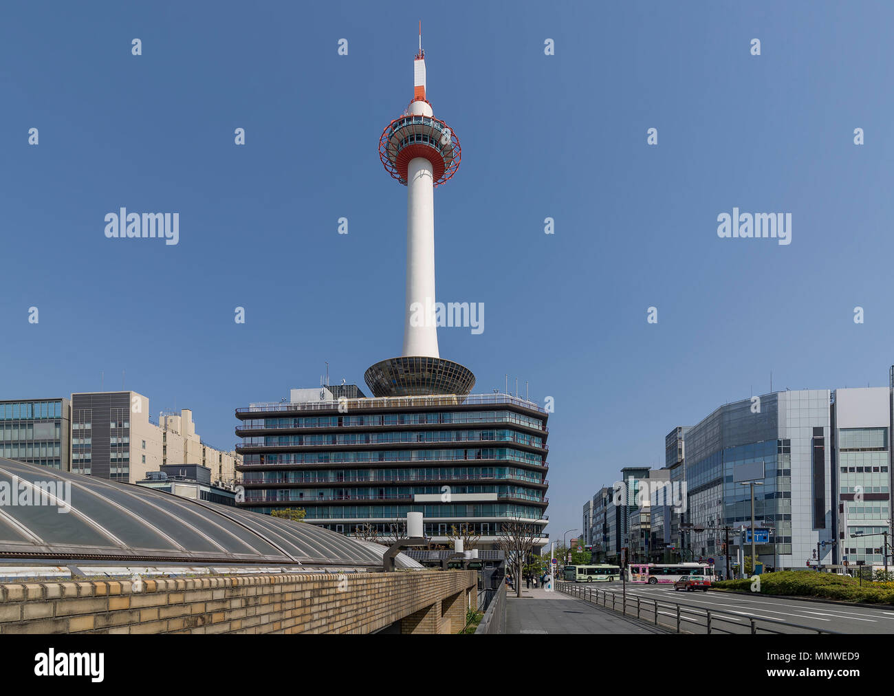 Herrliche Aussicht auf die Innenstadt von Kyoto, Japan, an einem sonnigen Tag Stockfoto