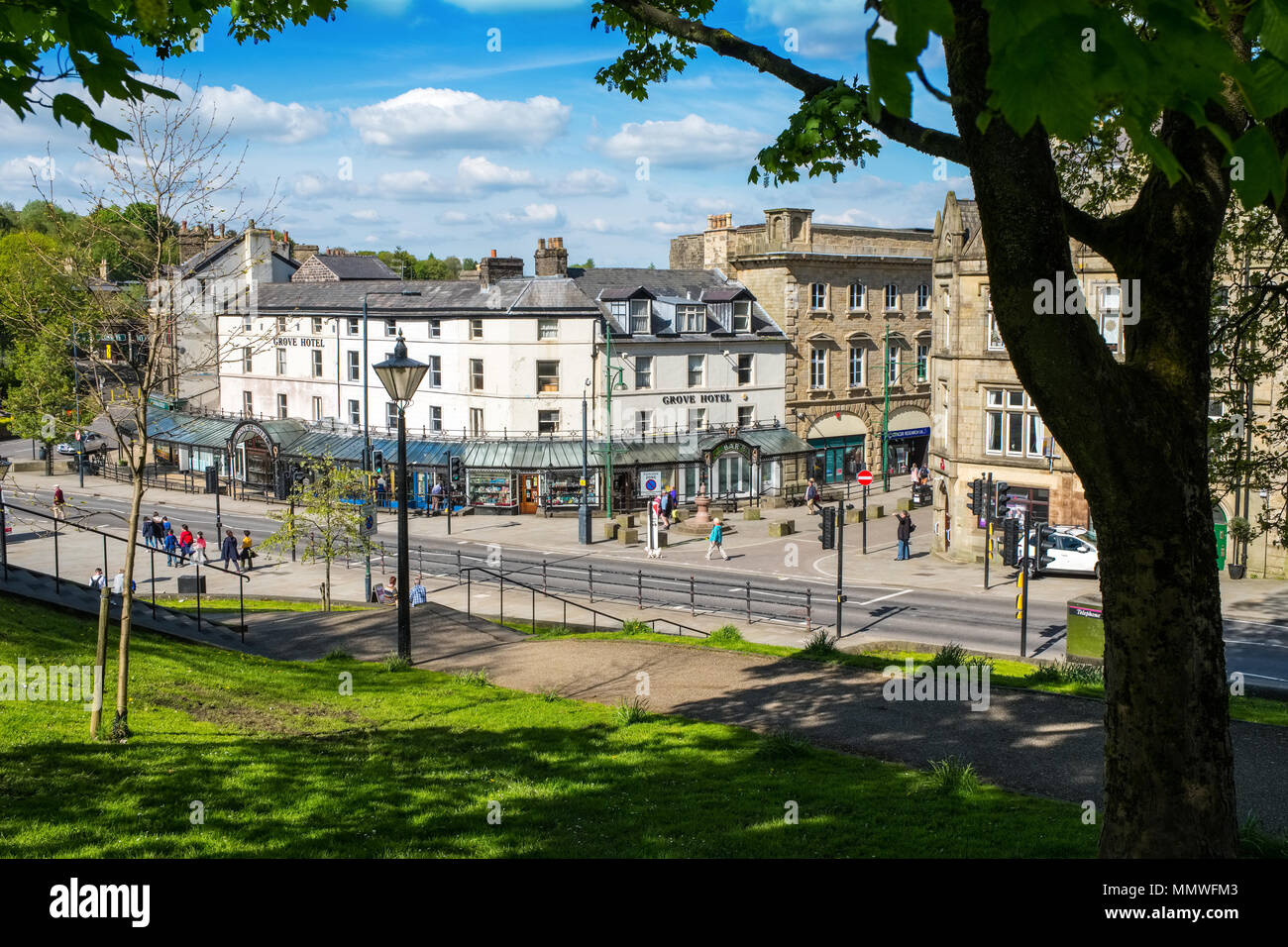 Spring Gardens, der Haupteinkaufsstraße Buxton's Street. Derbyshire, Großbritannien Stockfoto