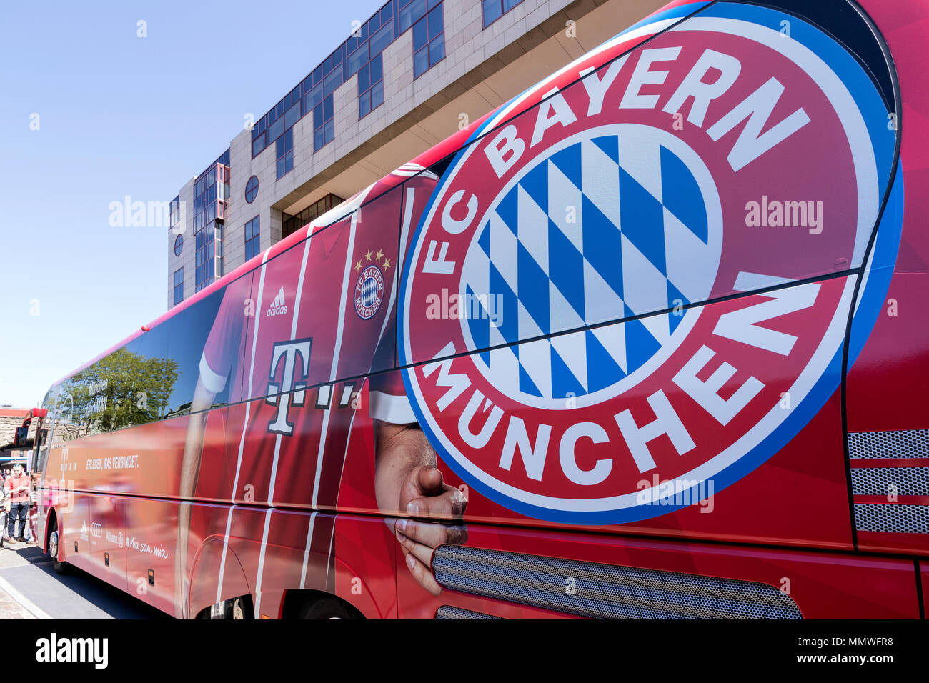 Team-Bus des FC Bayern München Fußball-Abteilung. Der FC Bayern der erfolgreichste Verein in der deutschen Fußball-Geschichte. Stockfoto