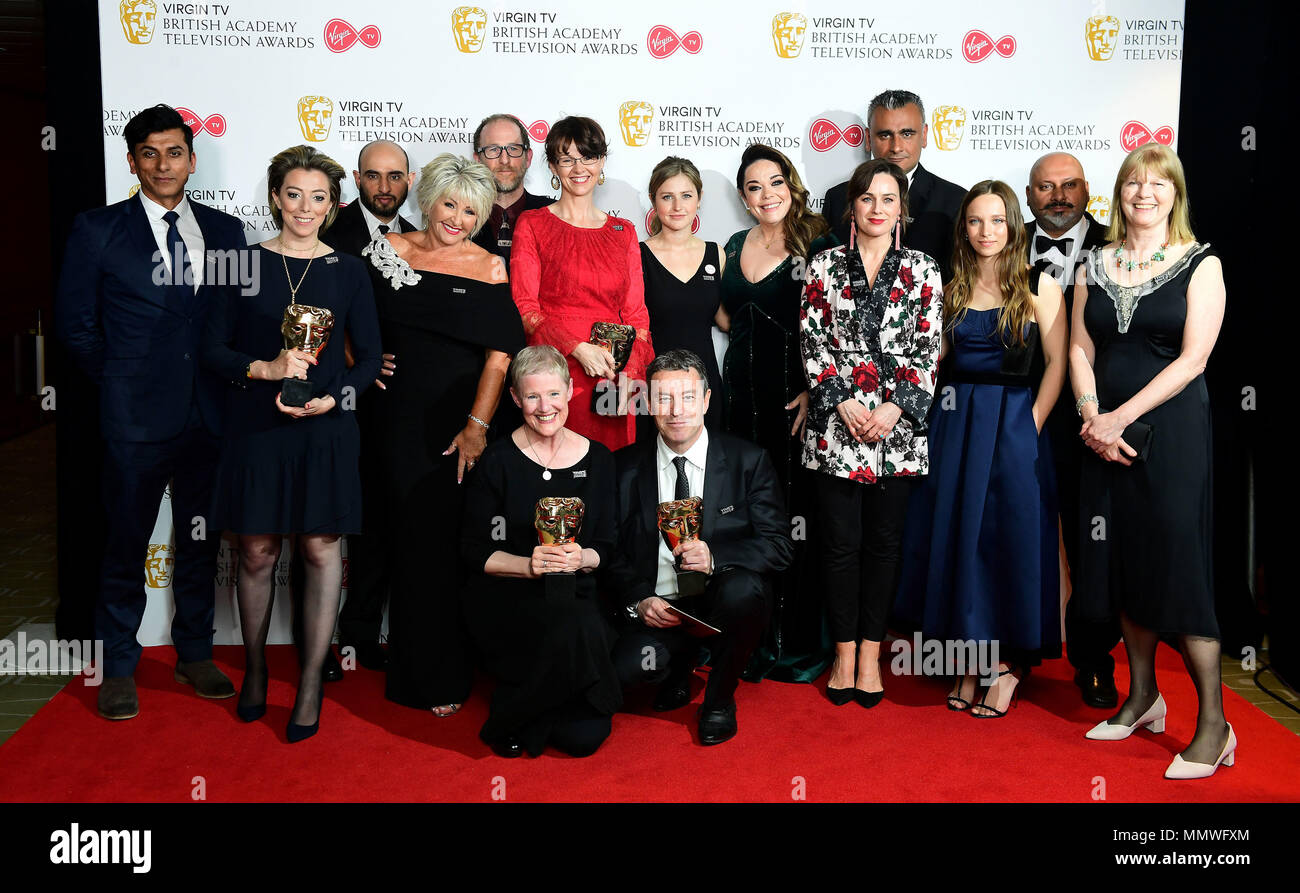 Gewinner der besten Mini Serie für drei Mädchen einschließlich Nicole Taylor, Philippa Lowthorpe, Susan Hogg und Simon Lewis in der Presse an der Jungfrau TV British Academy Television Awards 2018 in der Royal Festival Hall, Southbank Centre, London statt. Stockfoto