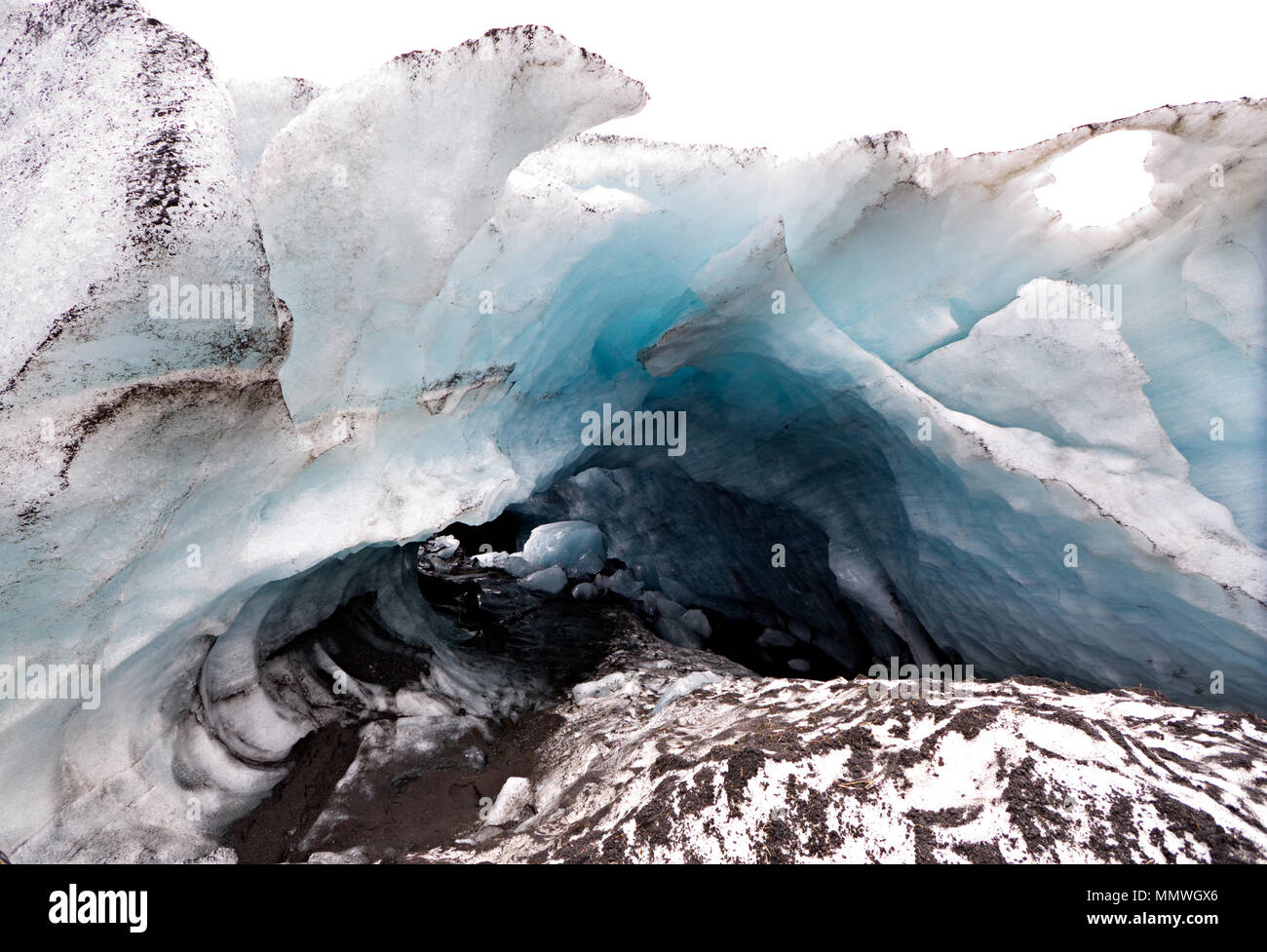 Eine Eishöhle in die Zunge eines großen Gletscher, Island. Stockfoto
