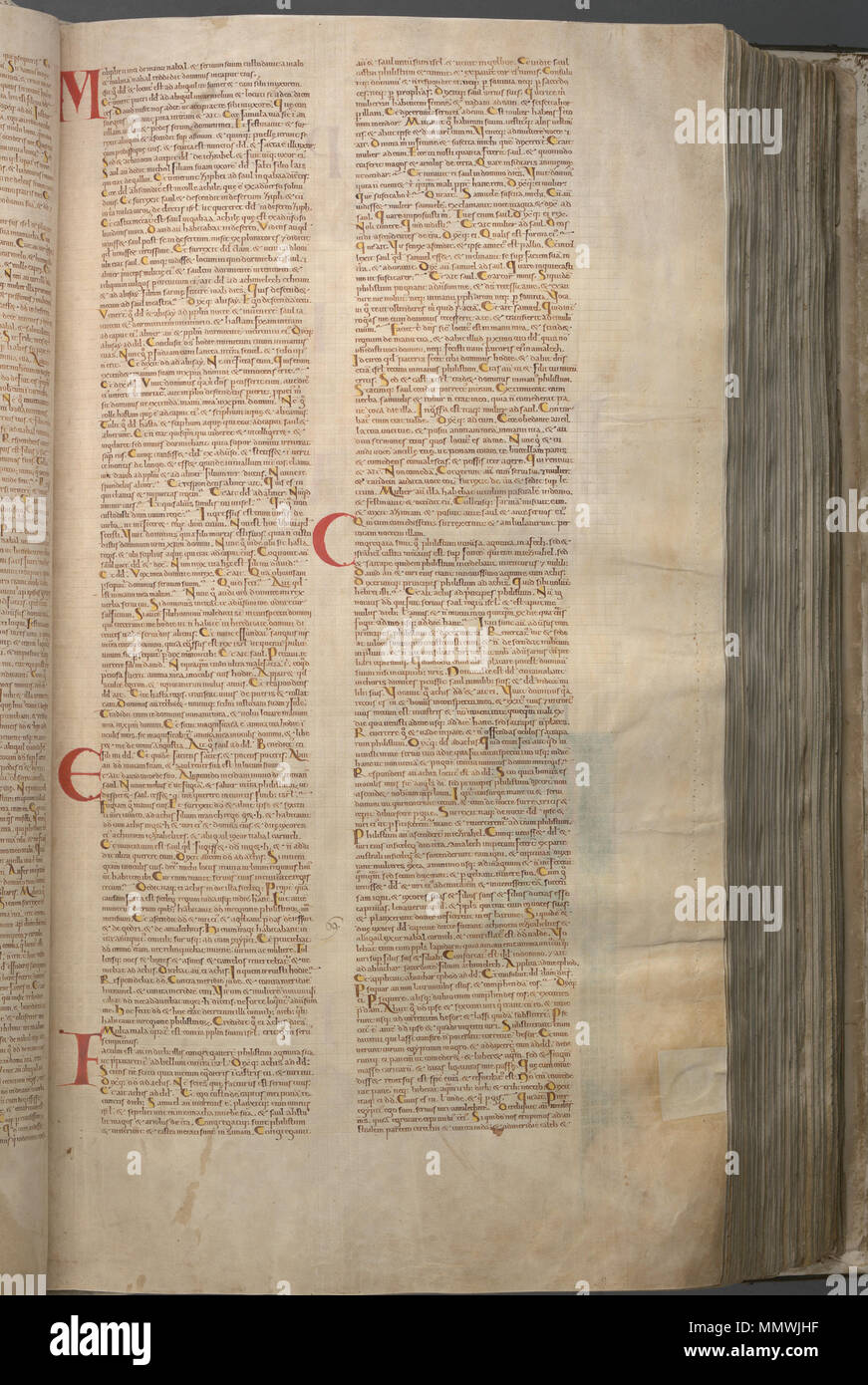 . Der Codex gigas (Englisch: Giant Buch) ist die größte erhaltene mittelalterliche Handschrift in der Welt. Es wird auch als Bibel des Teufels aufgrund einer großen Abbildung des Teufels auf der Innenseite und der Legende um seine Schöpfung bekannt. Es wird gedacht, im frühen 13. Jahrhundert geschaffen wurde, das Benediktinerkloster von Podlažice in Böhmen (Tschechische Republik). Es enthält die Vulgata Bibel sowie viele historische Dokumente alle in Latein geschrieben. Während des Dreißigjährigen Krieges im Jahre 1648 wurde die gesamte Sammlung wurde von der schwedischen Armee, sie werden zur Beute, und jetzt ist es an der Natio erhalten Stockfoto