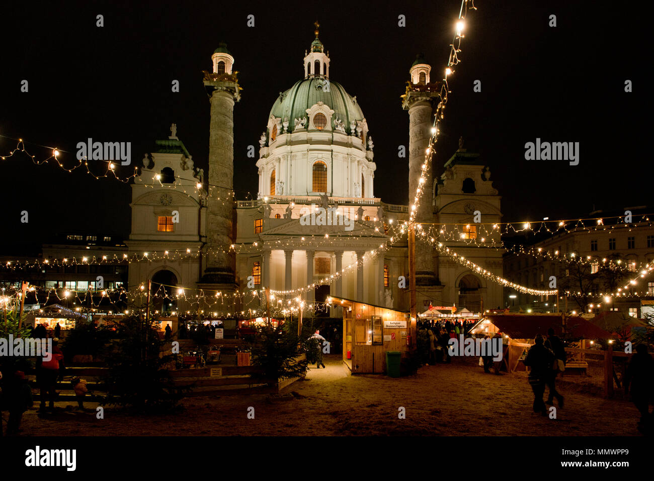 Weihnachtsmarkt kirche karlskirche Fotos und Bildmaterial in hoher