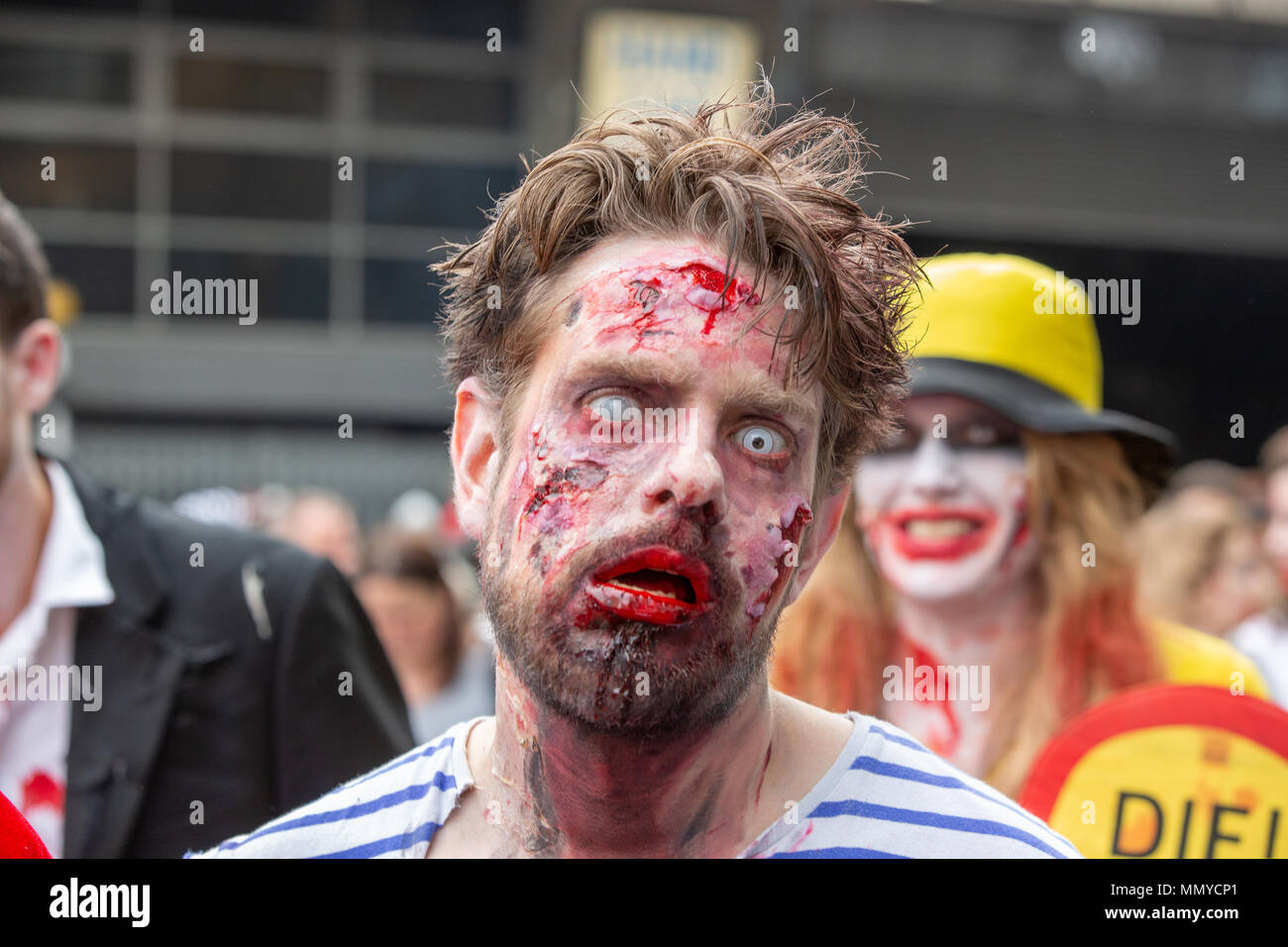 Zombies nehmen an den jährlichen London zombie Walk Stockfoto