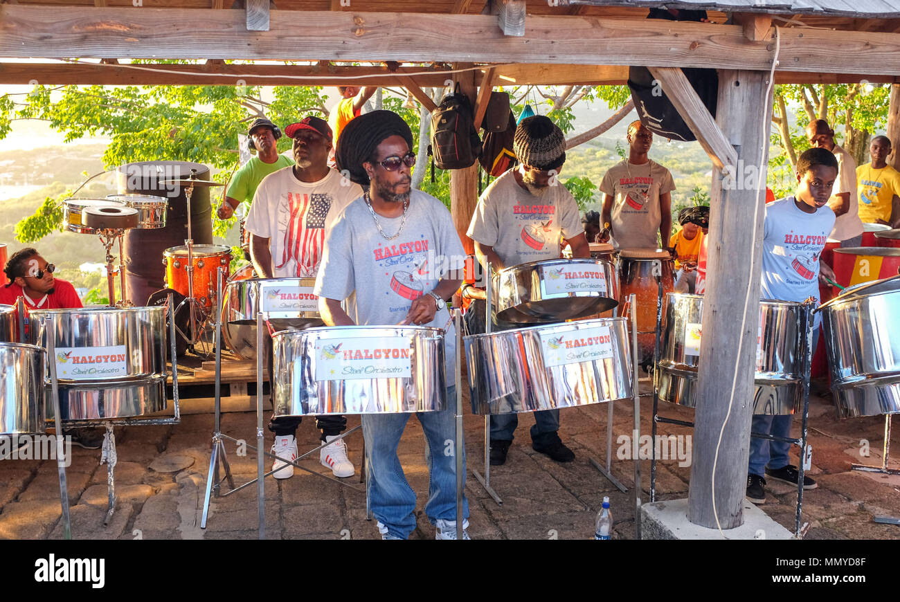 Antigua Inseln der Kleinen Antillen in der Karibik West Indies - Shirley Heights Halcyon Steel Band Orchester Stockfoto