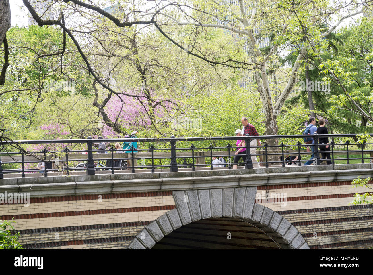 Spielkameraden Arch im Central Park ist schön im Frühling, NYC, USA Stockfoto