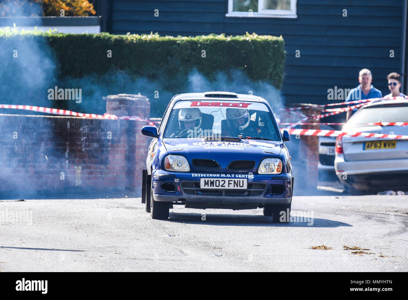 Kalvin Grün Treiber Osian Owen co Treiber racing Nissan Micra in der geschlossenen öffentlichen Straße Corbeau Sitze Auto Rallye Tendring und Clacton, Essex, Großbritannien Stockfoto