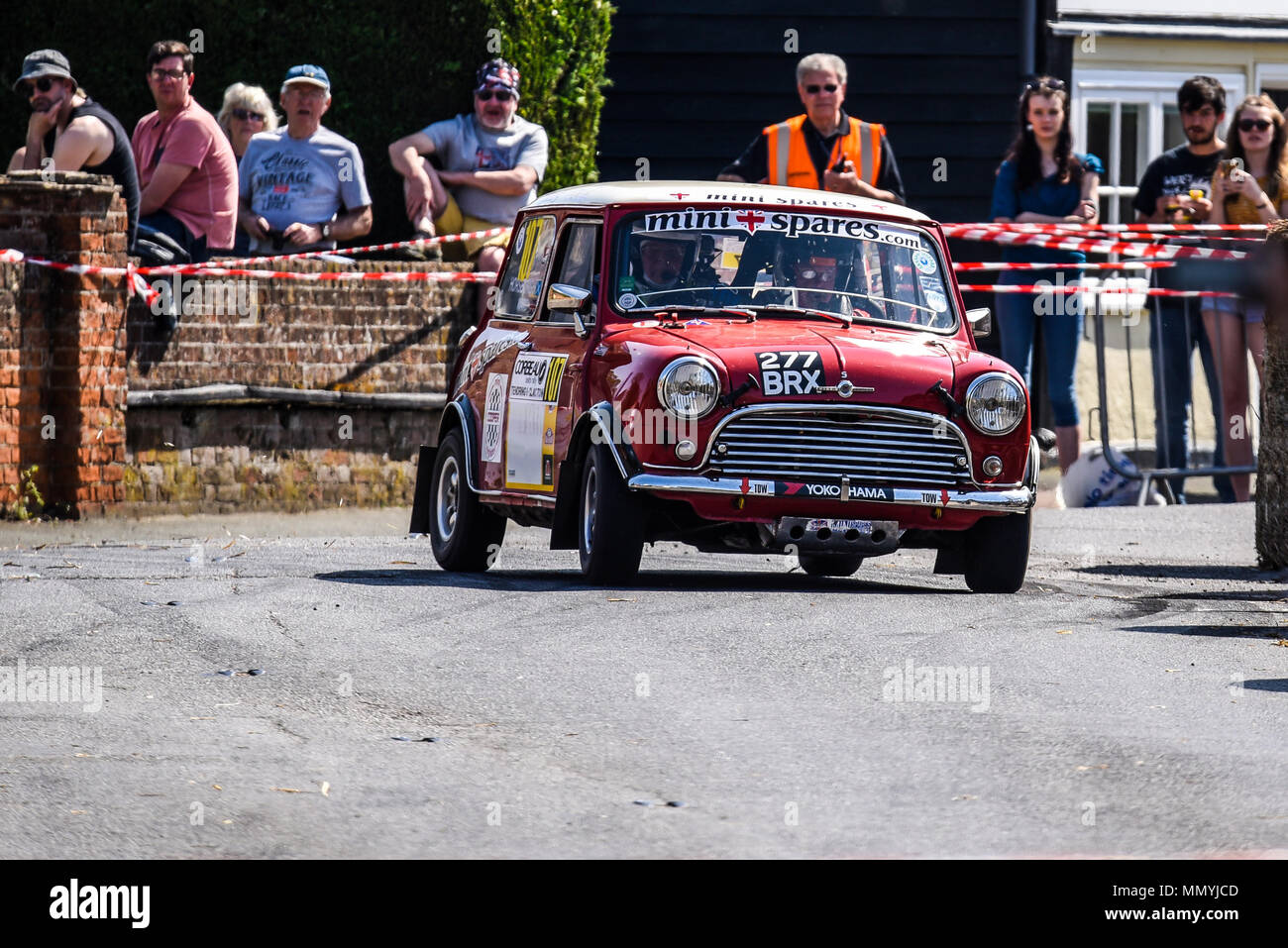 Peter Horsburgh Fahrer Bob Ward co Treiber racing Morris Mini Cooper in der geschlossenen öffentlichen Straße Corbeau Sitze Auto Rallye Tendring und Clacton, Essex, Großbritannien Stockfoto