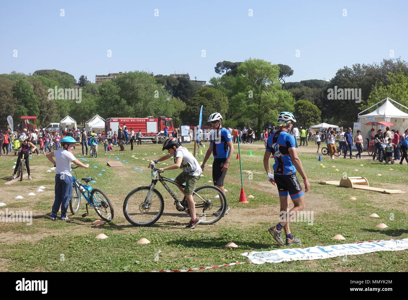 Kinder Radfahren Sport Stockfoto