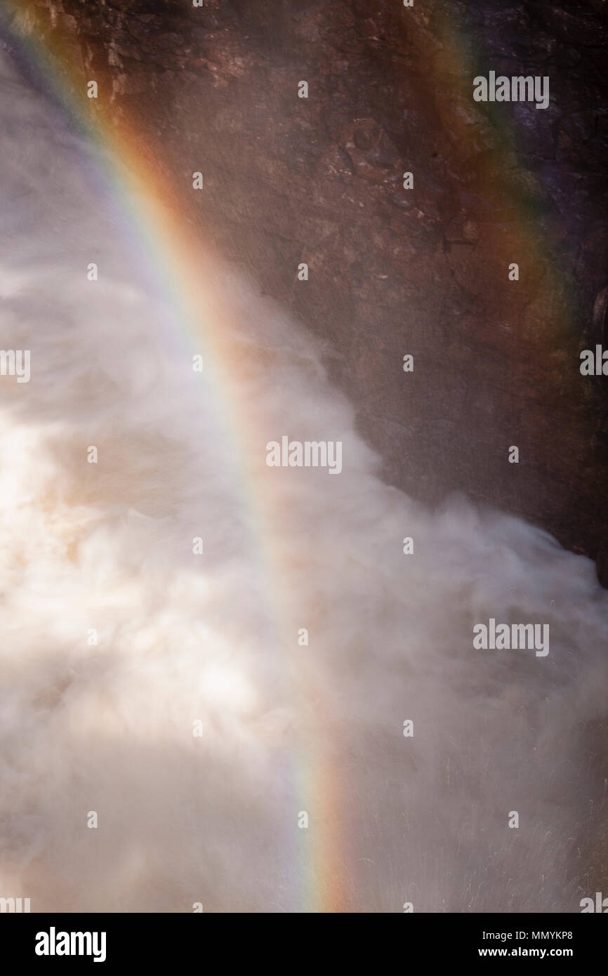 Rainbow an Mäßigung fällt Stockfoto