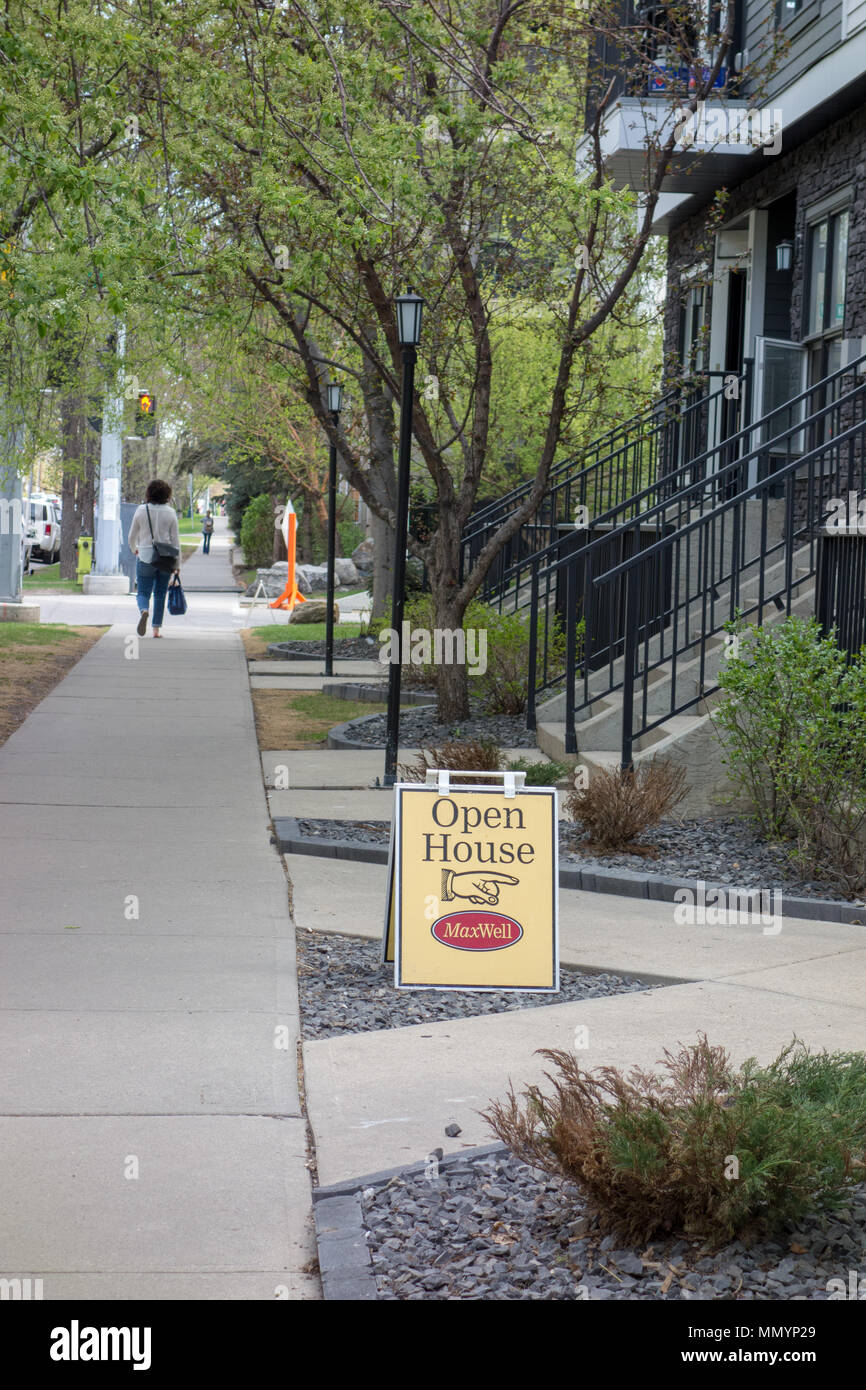 Tag der offenen Tür Zeichen für Maxwell Immo in Calgary, Alberta. Stockfoto