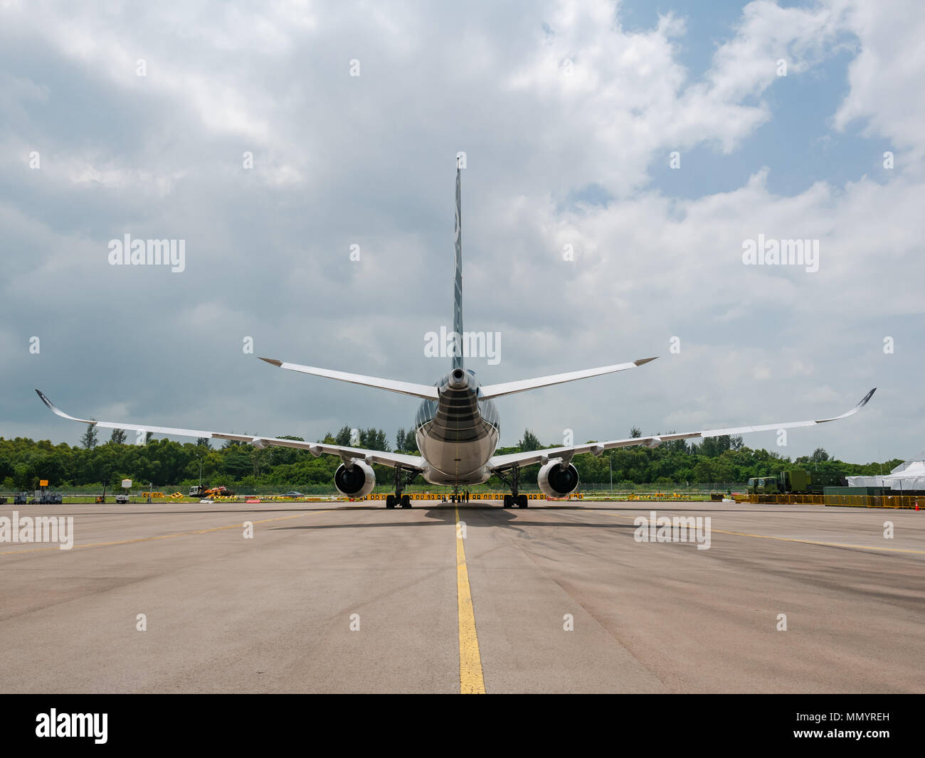 Rückansicht Airbus A350 1000 auf dem Display während Singapore Airshow 2018 am Changi Exhibition Centre in Singapur. Stockfoto