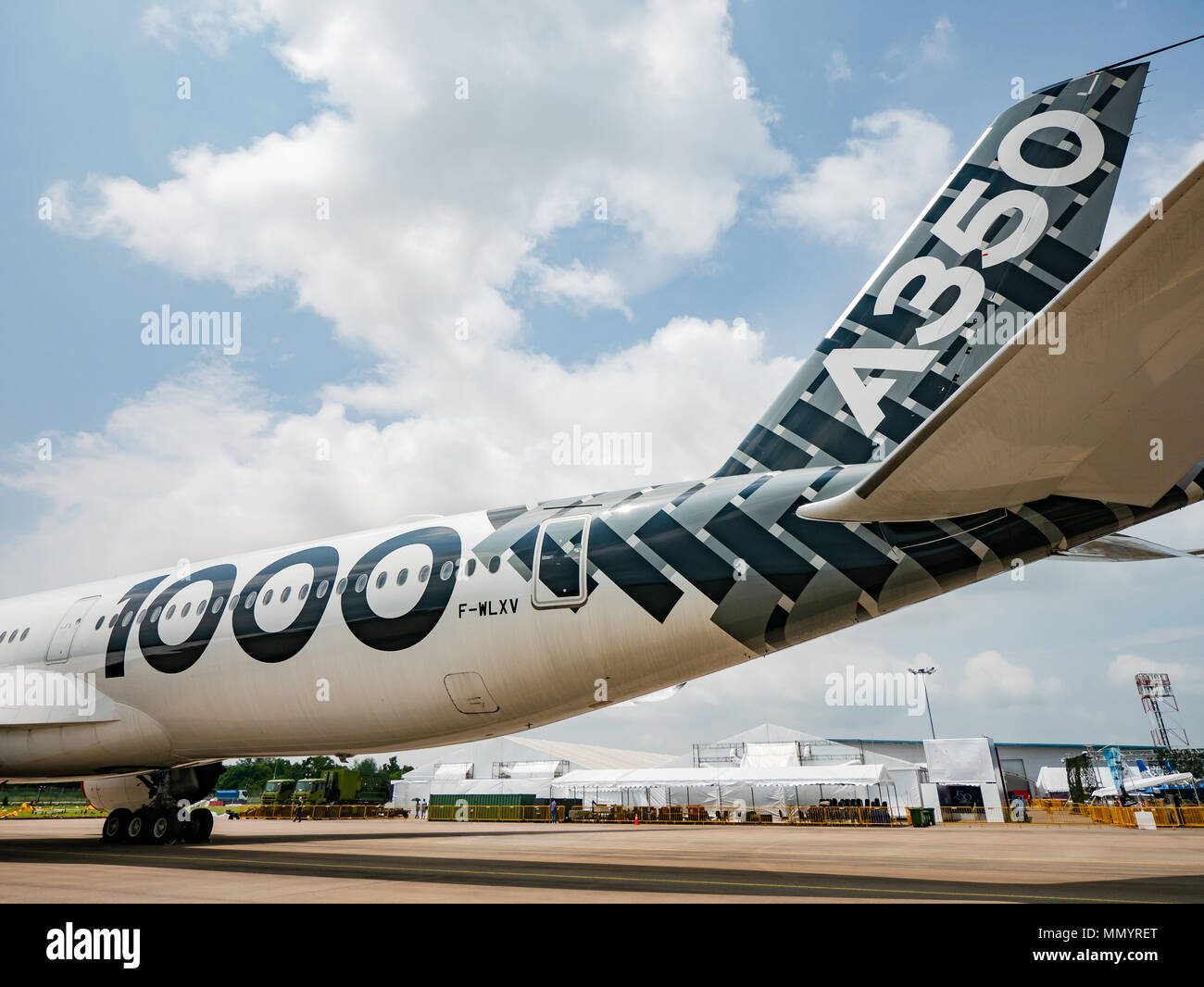 Rückansicht Airbus A350 1000 auf dem Display während Singapore Airshow 2018 am Changi Exhibition Centre in Singapur. Stockfoto
