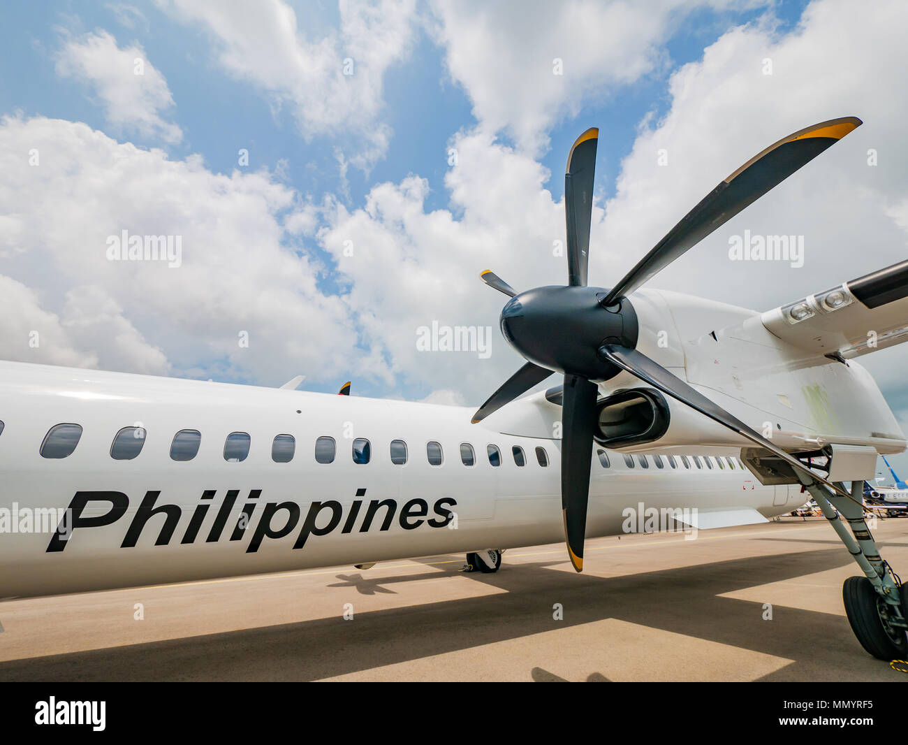 Philippine Airlines Bombardier Q400 auf dem Display während Singapore Airshow 2018 am Changi Exhibition Centre in Singapur. Stockfoto