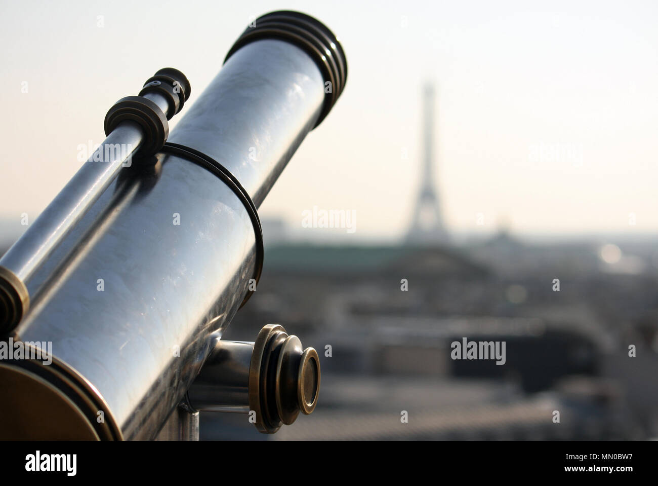 Paris mit dem Eiffelturm im Hintergrund Stockfoto