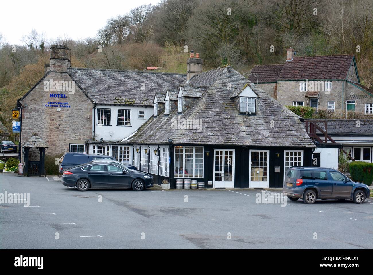 Das Royal George Hotel in der Ortschaft Tintern, Wye Valley, Monmouthshire, Großbritannien Stockfoto