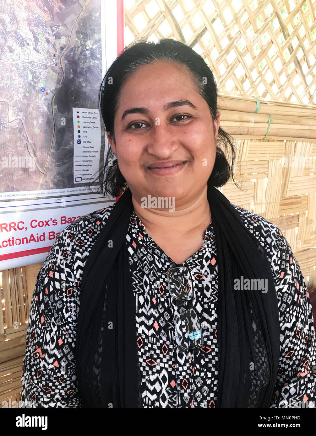 Embargo auf 0001 Montag, den 14. Die Rechte der Frauen und den Schutz Koordinator bei ActionAid Shahanoor&ecirc; Akter&ecirc; Chowdhury in einem Flüchtlingslager in Cox's Bazar, den Süden von Bangladesch. Stockfoto