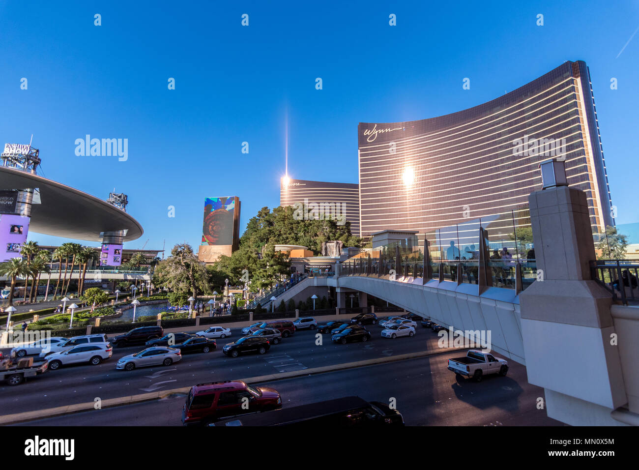 Las Vegas, USA - 27. April 2018: Reflexionen von den berühmten Whynn und Encore Hotels in Las Vegas an einem sonnigen Tag Stockfoto