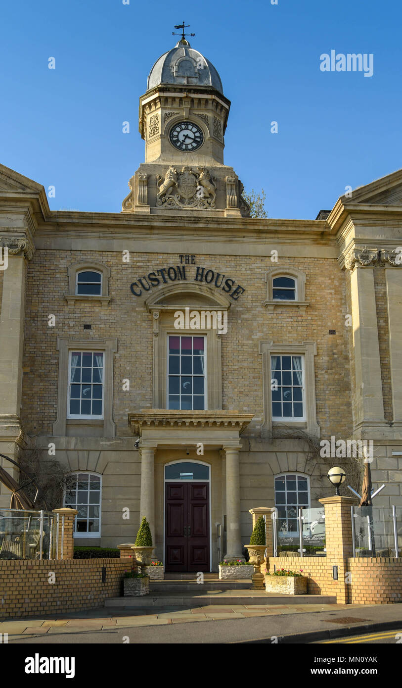 Die alten Custom House in Cardiff Bay in der Nähe von Penarth Marina. Einst ein wichtiger maritimen Gebäude, wenn die Docks Arbeiten wurden, ist es nun ein Restaurant. Stockfoto