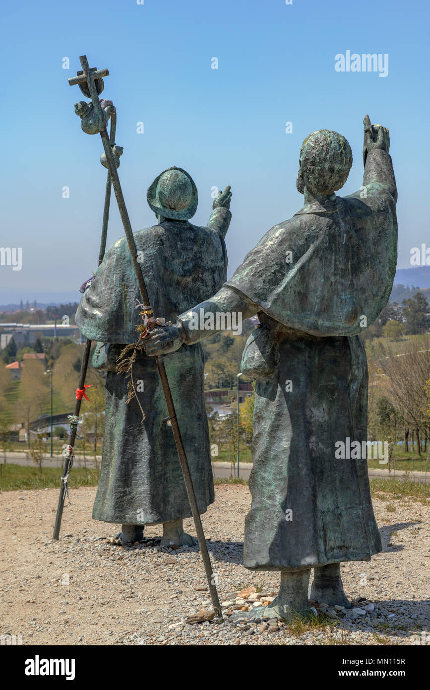 Skulptur von zwei Pilger glücklich Santiago de Compostela vom Monte do Gozo zu sehen am Ende des Jakobsweges, Galizien, Spanien Stockfoto