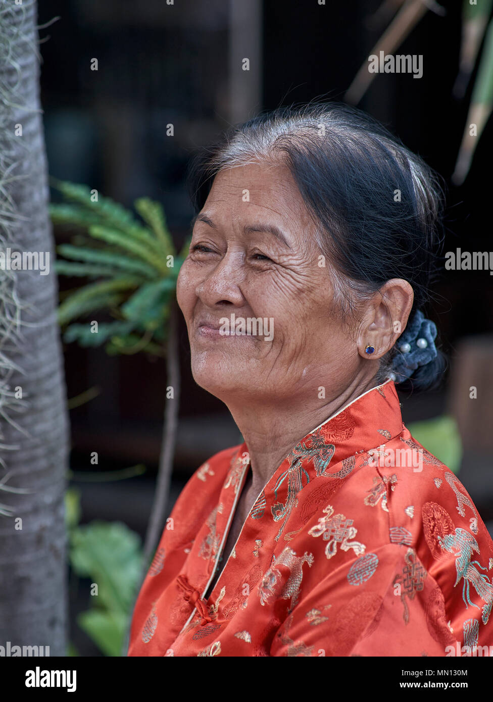 Portrait Asiatischen ältere Frau, traditionelle chinesische Kleidung, China Town, Thailand, Stockfoto