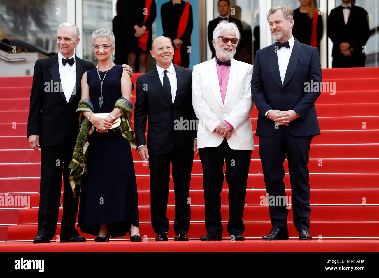 Cannes, Frankreich. 13. Mai, 2018. US Schauspieler Keir Dullea, Katharina Kubrick, Tochter der britische Regisseur Stanley Kubrick, Gast, deutsch-amerikanischer Produzent Jan Harlan und der britische Regisseur Christopher Nolan die Teilnahme an der die Tinte oder Schwimmen/Le Grand Bain 'Premiere während der 71St Cannes Film Festival im Palais des Festivals am 13. Mai 2018 in Cannes, Frankreich Quelle: Geisler-Fotopress/Alamy leben Nachrichten Stockfoto