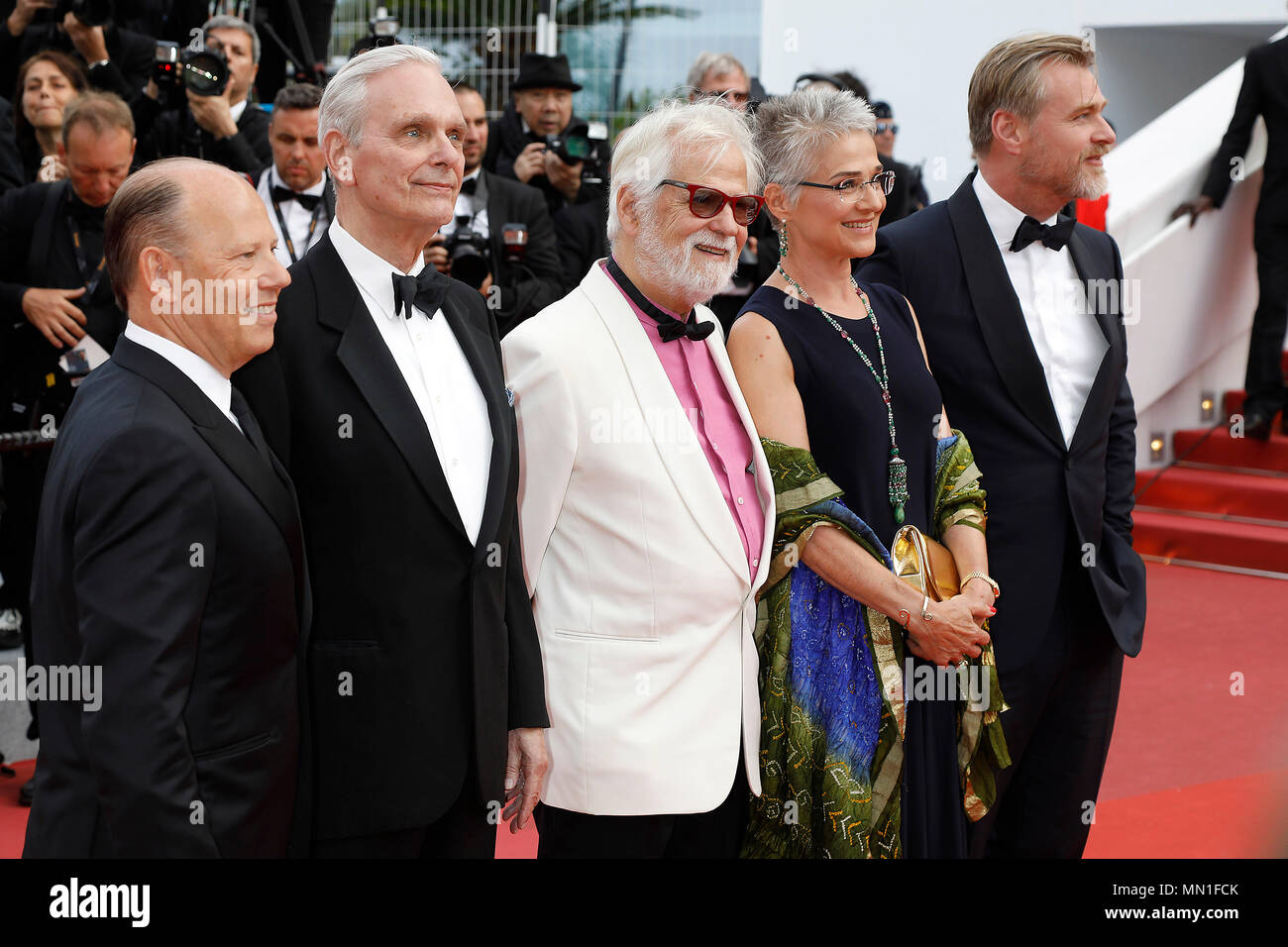Cannes, Frankreich. 13. Mai, 2018. Schauspieler Keir Dullea, Tochter Stanley Kubricks Katharina Kubrick, Gäste, Partner und Stanley Kubricks Schwager Jan Harlan und Regisseur Christopher Nolan auf der Friss oder Stirb (Le Grand Bain) 'Premiere während der 71St Cannes Film Festival im Palais des Festivals am 13. Mai 2018 in Cannes, Frankreich. Quelle: John Rasimus/Medien Punch *** FRANKREICH, SCHWEDEN, NORWEGEN, DENARK, Finnland, USA, Tschechische Republik, SÜDAMERIKA NUR*** Credit: MediaPunch Inc/Alamy leben Nachrichten Stockfoto