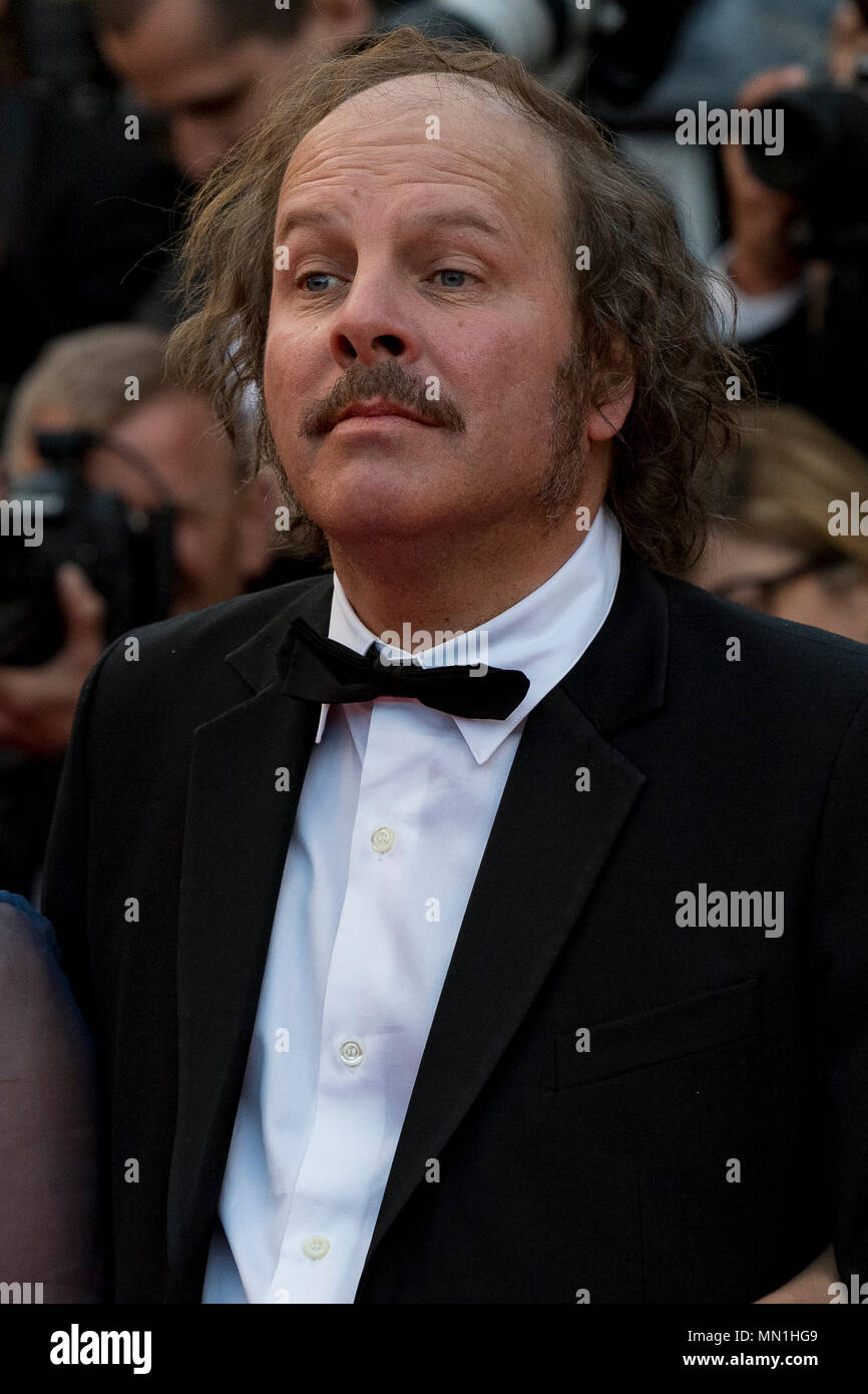 Cannes, Frankreich. 13. Mai, 2018. Philippe Katerine besucht das Fotoshooting für die Tinte oder Schwimmen (Le Grand Bain)' während der 71st jährlichen Filmfestspiele von Cannes im Palais des Festivals am 13. Mai 2018 in Cannes, Frankreich Quelle: BTWImages/Alamy leben Nachrichten Stockfoto