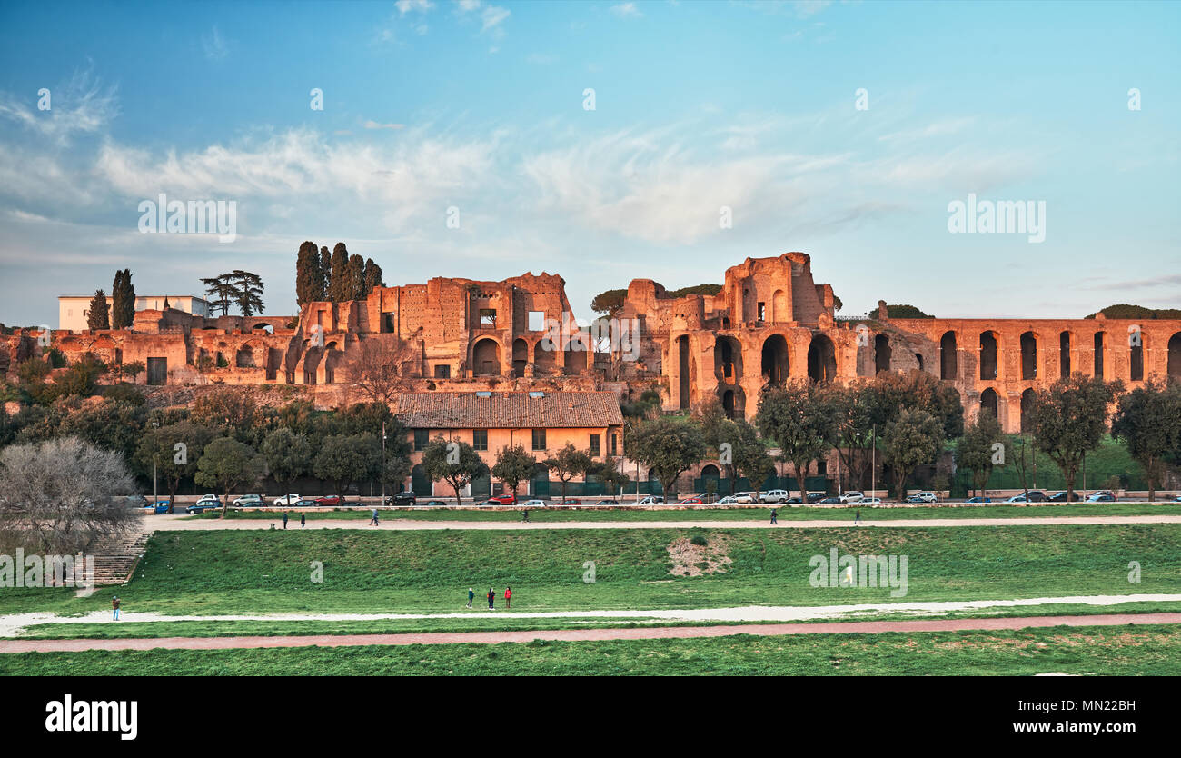 Rom, Domus Severiana und den Tempel des Apollo von der Pfalz aus dem Circus Maximus gesehen Stockfoto