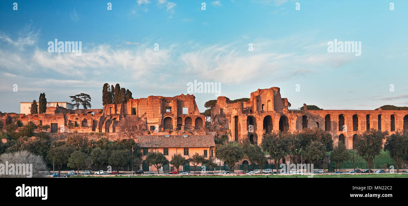 Rom, Domus Severiana und den Tempel des Apollo von der Pfalz aus dem Circus Maximus gesehen Stockfoto