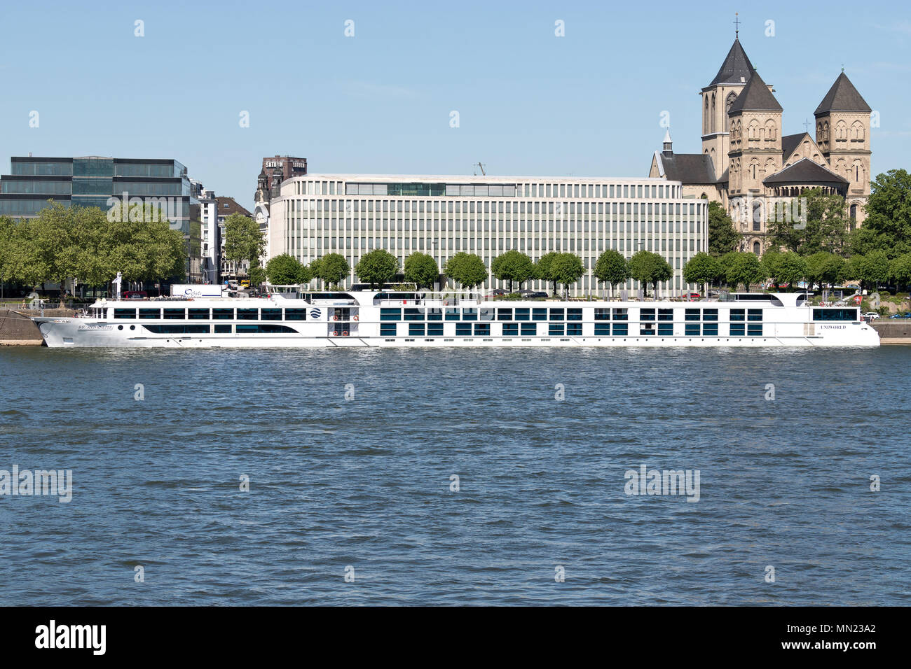 River Cruise Ship ANTOINETTE in Köln, Deutschland. Uniworld betreibt eine Flotte von 21 Schiffen entlang der Flüsse Europas, Russland, Ägypten und China. Stockfoto