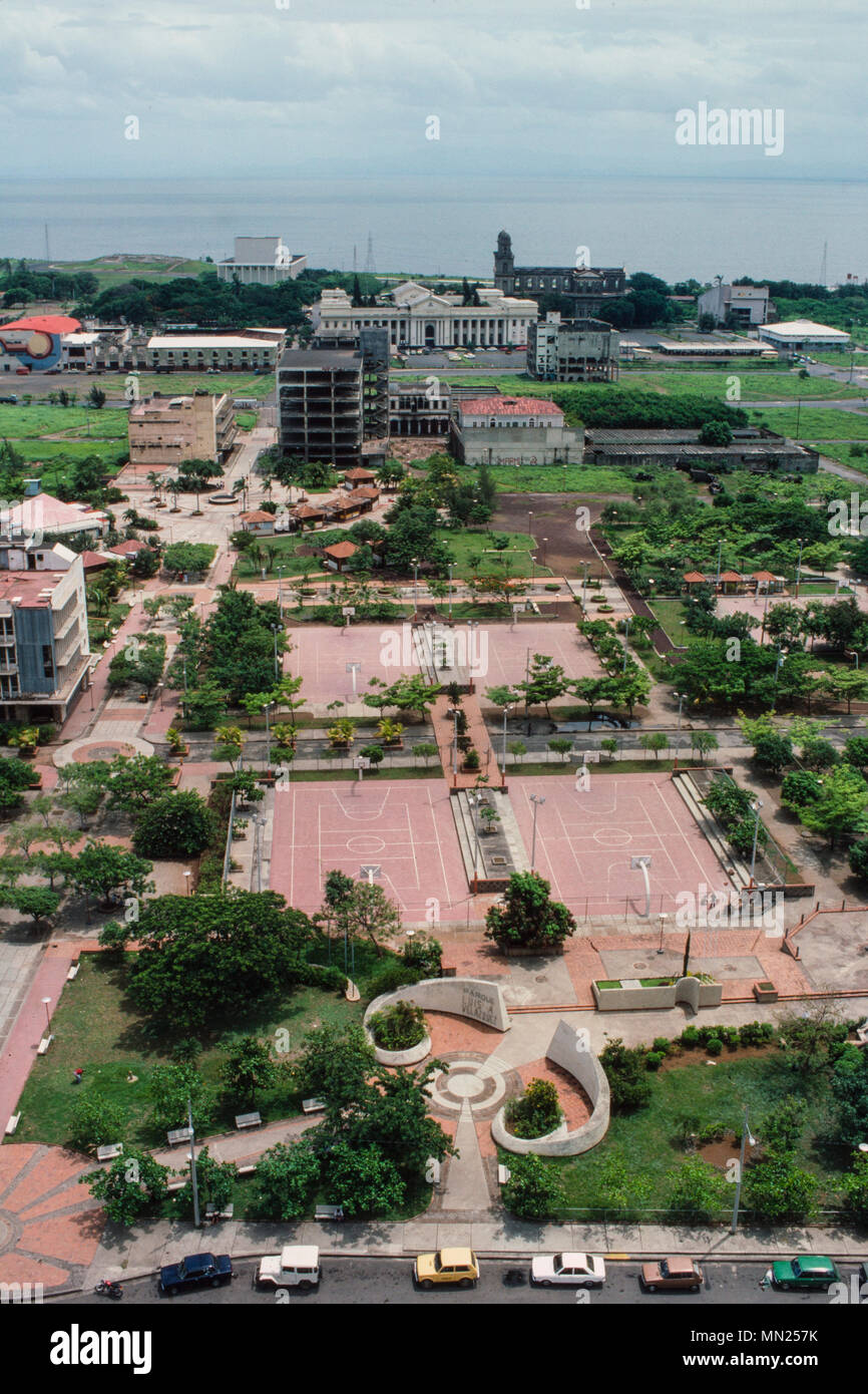 Managua, Nicaragua, Juni 1986; das Zentrum der Stadt ist heute ein Park. Die Innenstadt wurde bei einem Erdbeben 1972 zerstört. Stockfoto