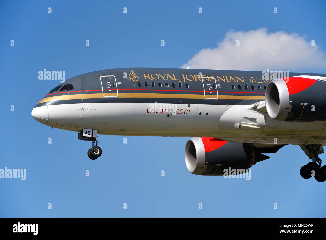 Royal Jordanian Boeing 787 Dreamliner Jet-Flugzeug, das am London Heathrow Airport landet. Boeing 787-8 JY-BAE Stockfoto