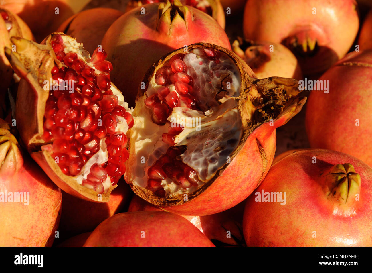 Granatapfel geschnitten closeup Hintergrund Stockfoto